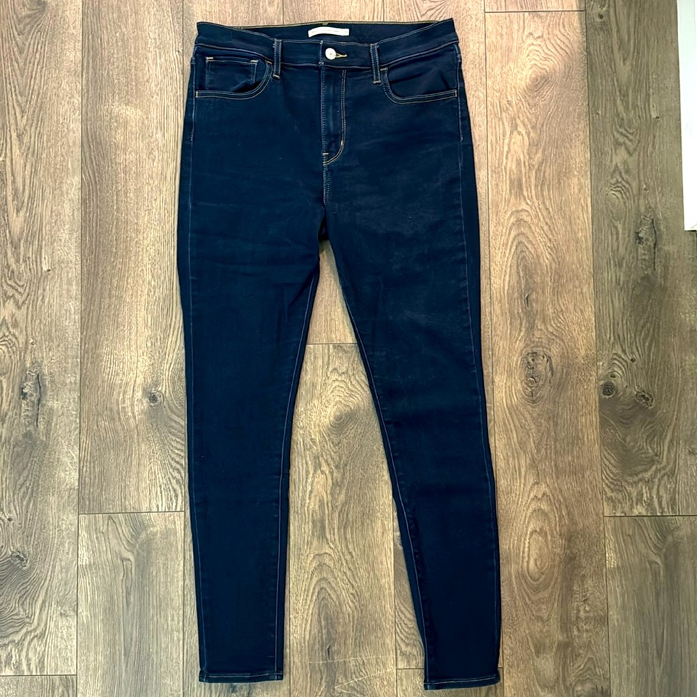 Levi’s Dark Indigo Skinny Jeans